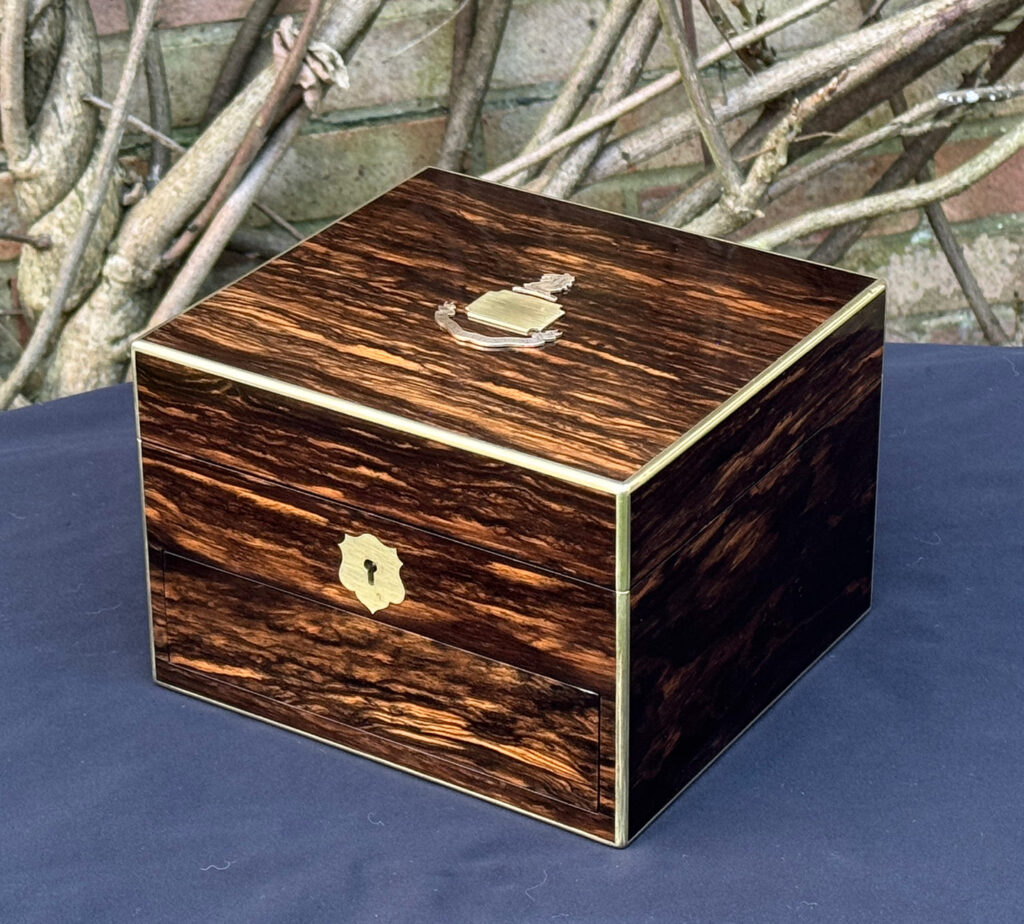 Front right view of a miniature antique jewellery box in coromandel, by George Betjemann & Sons.