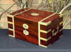 Front right view of a large antique gentleman’s travelling jewellery box in Cuban mahogany, by Bayley & Blew.